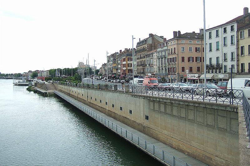 2010-06- (93).JPG - Das Saône-Ufer